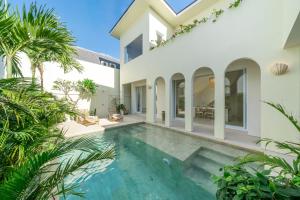 Luxurious Tropical Escape