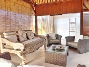 Villa Katalini - Amazing 4BR Tropical Villa Seminyak