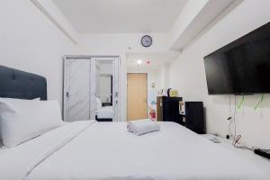 Minimalist and Homey Studio Akasa Pure Living BSD Apartment By Travelio
