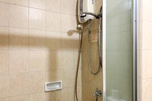 Comfortable and Homey 3BR at Marina Ancol Apartment By Travelio