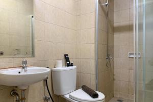 Comfortable and Homey 3BR at Marina Ancol Apartment By Travelio