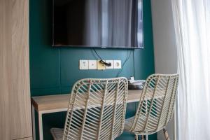 Well Appointed and Homey Studio at West Vista Apartment By Travelio