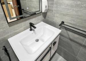 TheStudio Kuching City Center Serviced Accommodation With Pool And River View