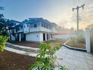 Homestead Escape - Kamburugamuwa