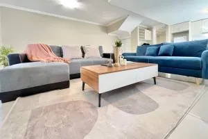 Spacious Home Very Close to Hospital & Parra Park - Merrylands