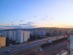 Ennasr City - Jolie S2 avec Internet - Parfait Pour Les familles - Vue panoramique sur la Tunisie - Service Navette