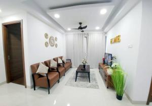 Near Ferry Terminal - Lovely 2 Bedroom Condo - Harbourbay Residences - 0608