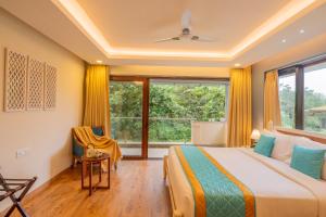 ELIVAAS 4 BHK with Pvt & Outdoor Sitting Area - Anasa