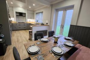 Beautifully Fab 3 bedroom 7 guests house