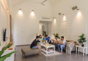 SaffronStays White Pearl - 3BR Vikramgad villa, pool, gazebo, pergola, BBQ & bonfire, near Pinjal, Sajan & Kohoj