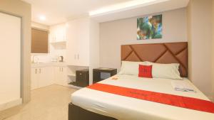 RedDoorz Plus at Seventy Five Inn Near Manila Airport