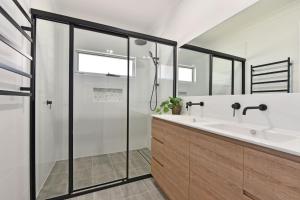 Magpie Three- Two for Joy Estate. 2.5 Bathrooms sleeping 6