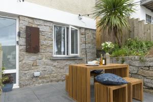 Offshore, Carbis Bay, St Ives