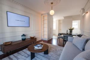 201 Cascades l 2 Bed Flat in Prime Green Point