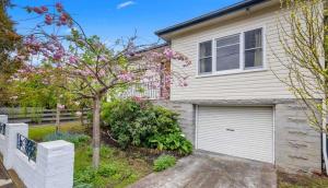 Cascade Cottage adjoining World Heritage Site