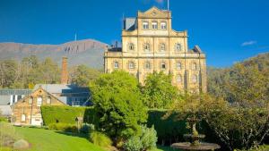 Cascade Cottage adjoining World Heritage Site