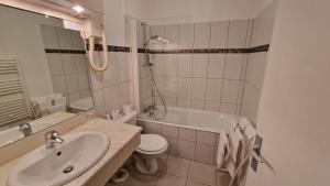 Hotels Hotel Saint Jacques : photos des chambres