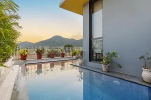 Whirl Vista- 5 BHK with Pool - Nāi