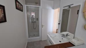 Hotels Hotel Saint Jacques : Chambre Double