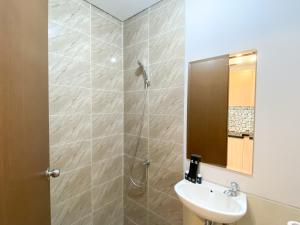 Fancy and Simply Studio at Transpark Juanda Bekasi Timur Apartment By Travelio