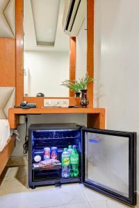 Hotel Tashkent Palace - Walk in from New Delhi Station & Metro Station