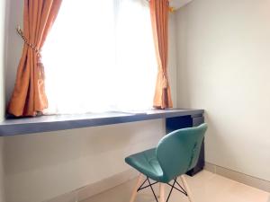Comfy Studio at Gateway Park LRT City Jatibening Apartment By Travelio