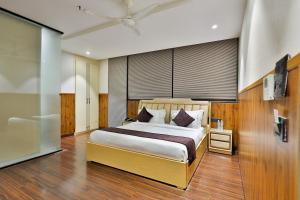 Clay Inn Hotels, Paschim Vihar
