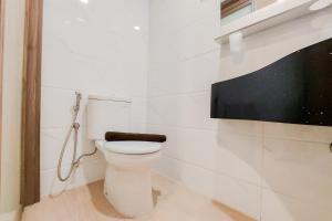 Best Homey Studio at Sky House BSD Apartment By Travelio