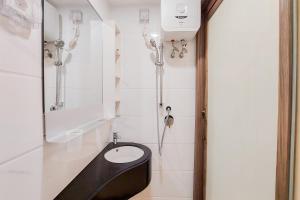 Best Homey Studio at Sky House BSD Apartment By Travelio