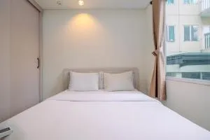 Modern Look and Homey 2BR Bogor Icon Apartment By Travelio - Cimanggu