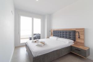 Global Properties, Apartamento de dos terrazas con vistas al mar y piscina en Canet