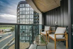 Elegant 2BR Stay with Gym, Cinema & Pool in ACT - Phillip