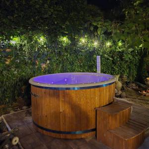 Rustikálny vinohradnícky dom s kaďou