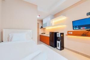 Nice and Simply Look Studio Apartment at B Residence By Travelio