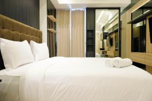 Warm Studio with Access to Mall at Anderson Supermall Mansion Apartment By Travelio