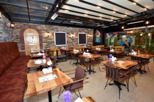 Royal Garden Suite and Hotel