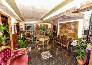 Royal Garden Suite and Hotel