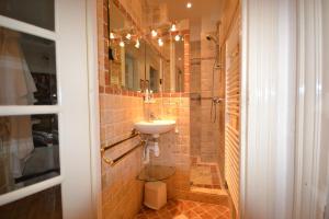 Great apartment near rue Daguerre - pls book on air-bnb