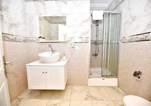 Royal Garden Suite and Hotel