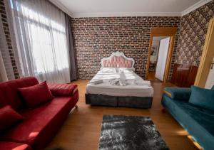 Royal Garden Suite and Hotel