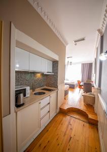 Royal Garden Suite and Hotel