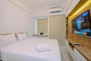 Comfy and Best Deal Studio at Citra Living Apartment By Travelio
