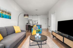 Serene Two Bedroom Apartment in Melbourne CBD with Free Parking