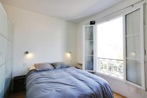 Contemporary, view of La Défense,comfort