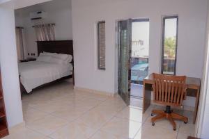 Bamgbose Apartments - Sleeps 2 - Balcony - Parking