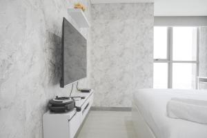 Warm and Elegant 1BR at Gold Coast Apartment By Travelio