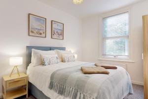 Bright & Spacious 4 Bed Victorian Home by Blue Buzzard Property