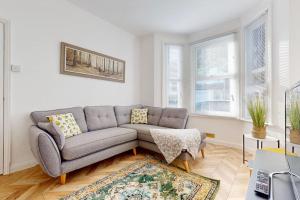 Bright & Spacious 4 Bed Victorian Home by Blue Buzzard Property