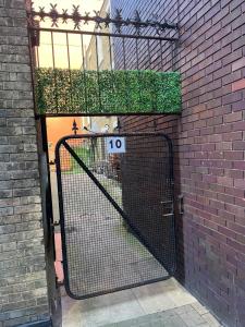 White Glasshouse Yard 1FL