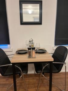 White Glasshouse Yard 1FL